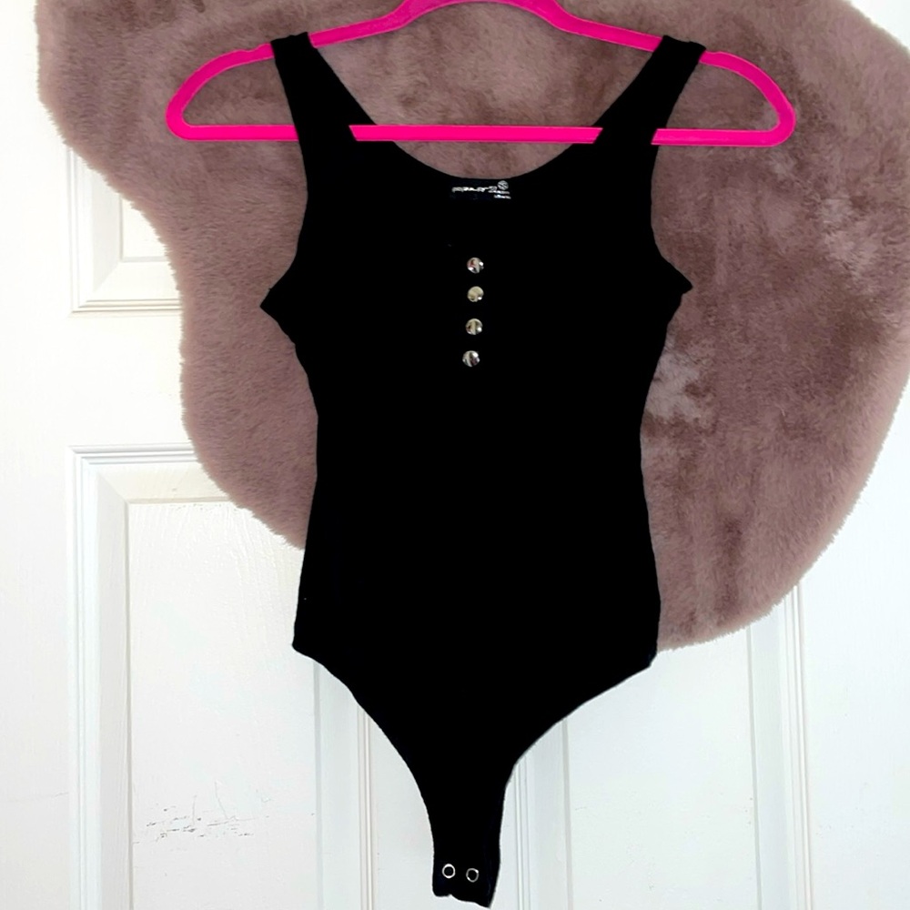 Popular21 size small black snap bodysuit